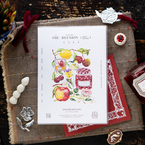 OURS 2027 Research Project Journal A5 The Reunion planner with fruit jam artwork and card slot cover. / Agenda A5 OURS 2027 Research Project Journal The Reunion avec illustrations de fruits et pochette pour cartes.