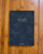 Faded Chronicle 2027 Chronicle Planner B6 Compact edition showing a collection of its 10 unique cover options with an open view of its lay-flat ink-friendly pages. Agenda Faded Chronicle 2027 Chronicle Planner Édition B6 Compact, présentant ses 10 options de couverture uniques et ses pages intérieures plates adaptées aux stylos plume.