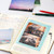 Hobonichi Add-on Pocket Postcard Size. Pack of five thin clear PP pockets with a light-blue background for postcards and photos, self-adhesive. Poche Add-on Hobonichi format carte postale. Lot de cinq pochettes PP fines et transparentes fond bleu clair, autocollantes, pour cartes postales et photos.