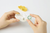 KOKUYO Sushi DotLiner Glue Tape. A compact, refillable blue and white tape runner with cute sushi illustrations and a side-opening cap. Dévidoir de colle KOKUYO Sushi DotLiner. Un applicateur de colle compact et rechargeable avec des illustrations de sushi et un capuchon sécurisé.