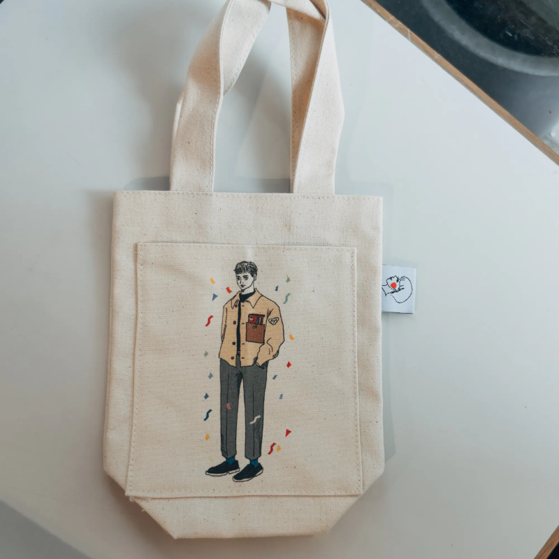 La Dolce Vita x Aiya Bungu 10th Anniversary Canvas Bag - Stationery Man