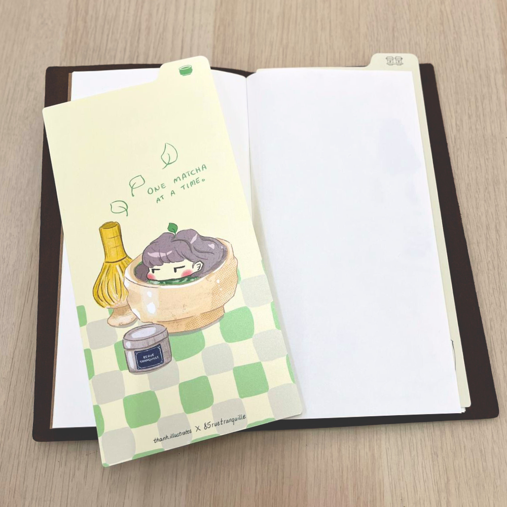 85 Rue Tranquille x thanh.illustrates Gumpy Girl Writing Mat - Matcha Edition (TN Regular Size)