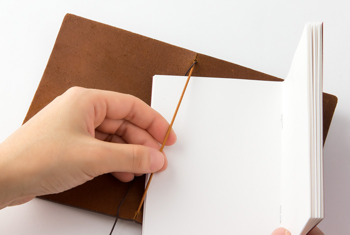 TRAVELER'S Notebook Starter Kit - Camel (Passport Size)