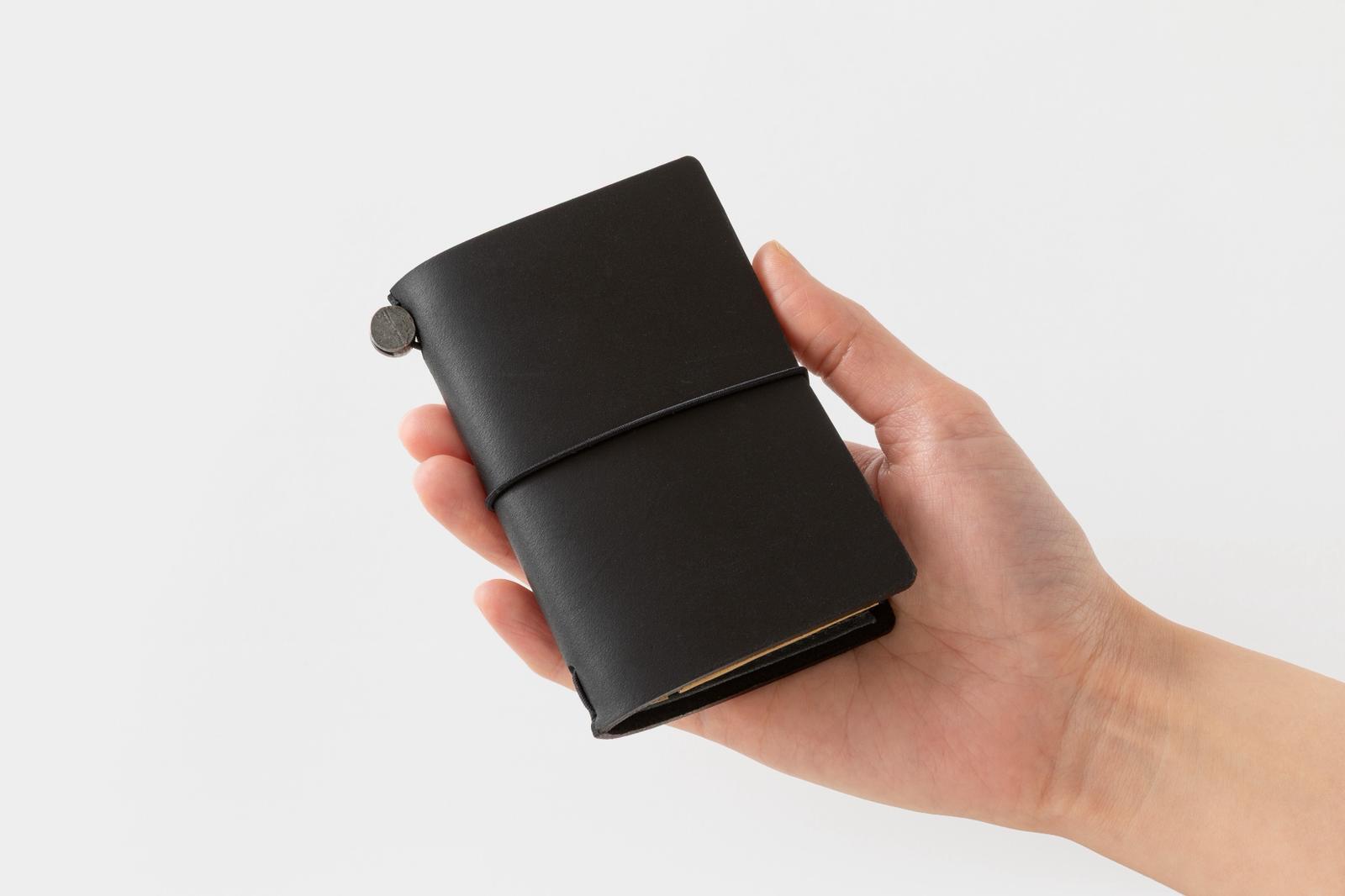 TRAVELER&rsquo;S notebook Card Size 20th Anniversary Set - Black close up