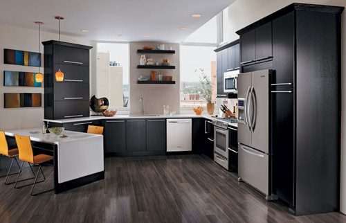 Kraftmaid Kitchen Cabinets -  Slab - Veneer (AB4O) Quartersawn Oak in Onyx