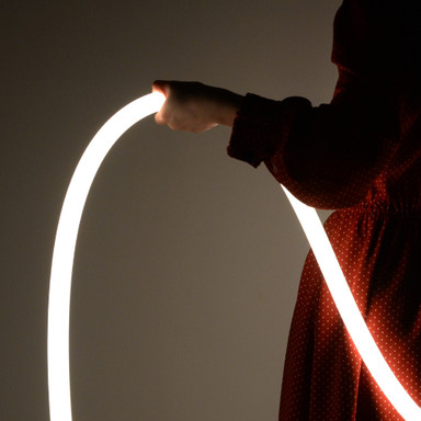 Tagra | Decor LED Neon Flex | Dual Circ 40 | 40x40mm | 24V | IP65 | 16.5W/m | Custom - NEON36040_PERSON1.jpg