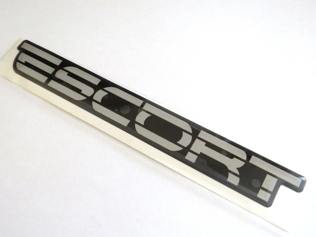 New 91-92-93-94-95-96 Ford Escort emblem-decal-badge