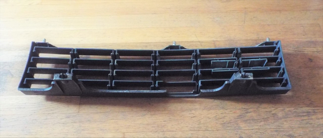 1983-1984 Nissan Maxima Radiator Grille