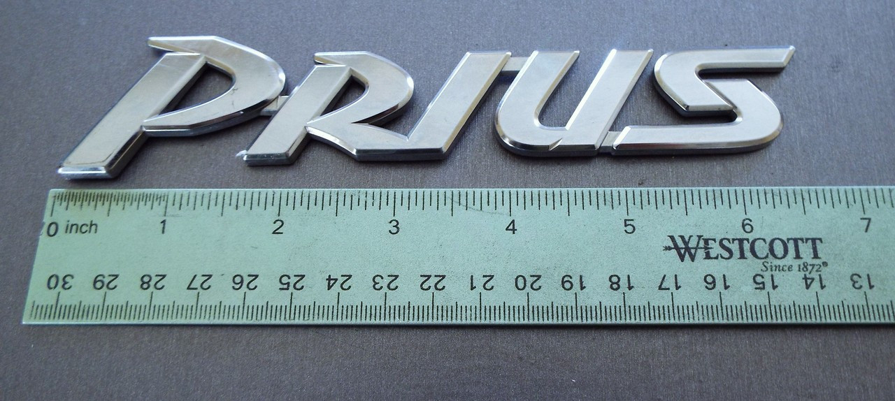 2000-2001-2002-2003 Toyota Prius Trunk Lid Emblem-Badge