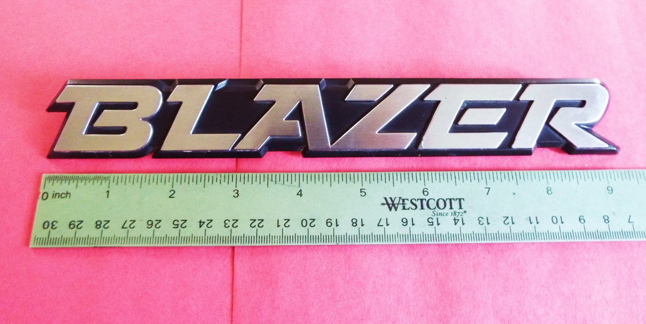 Original 1995-1996-1997-1998-1999-2000-2001 Chevrolet Blazer Door Molding Emblem-Badge