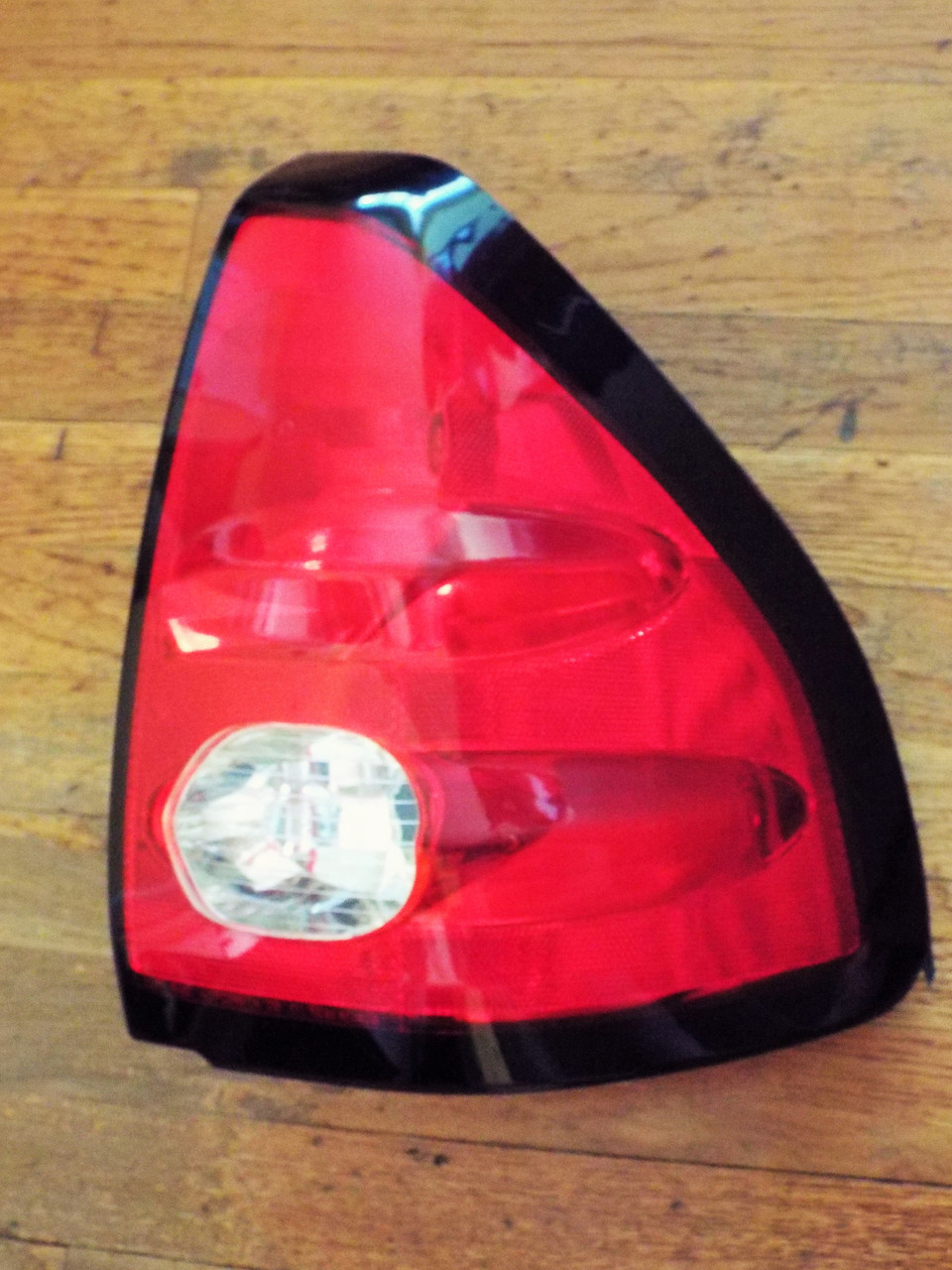 Original GM 2001-2002-2003-2004-2005 Pontiac Aztek Tail Light- RH