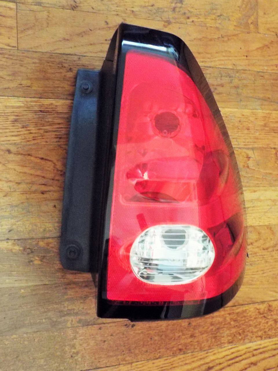 Original GM 2001-2002-2003-2004-2005 Pontiac Aztek Tail Light- RH