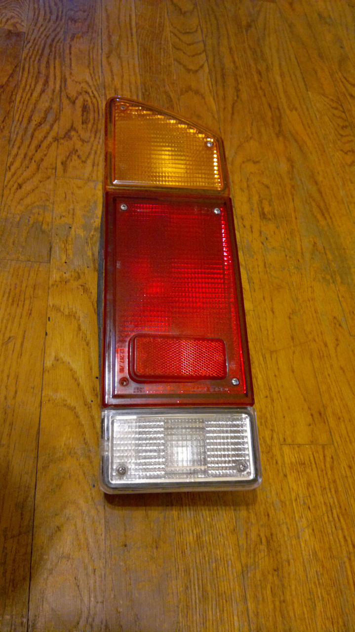 1974-1975-1976-1977-1978-1979-1980-1981-1982-1983 FIAT X19 Tail Light-LH