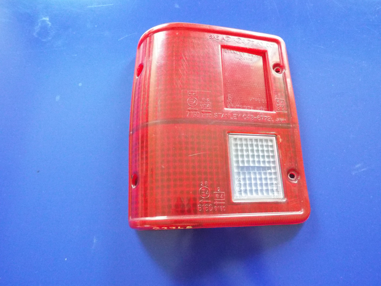 Original 1982-1983-1984-1985-1986-1987-1988-1989-1990-1991 Mitsubishi Montero-Pajero Tail Light Lens-LH