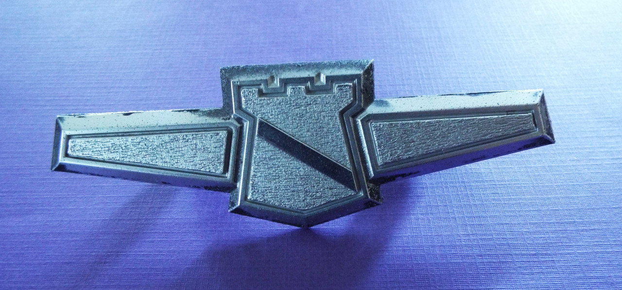 Original 1970-1971 Chrysler Newport Grille Emblem-Badge