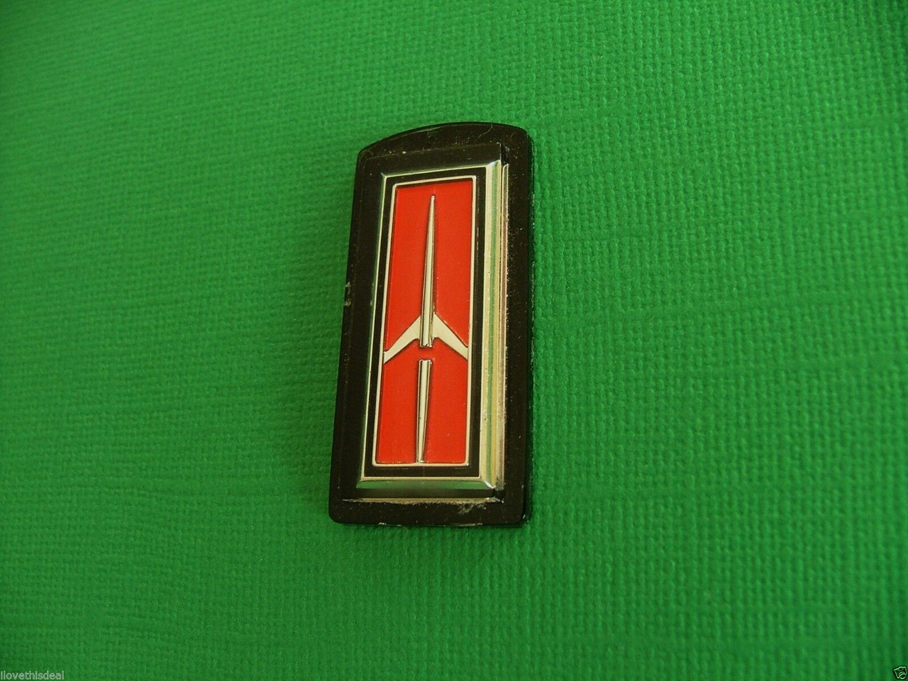 Original 1981-1982-1983-1984-1985 Oldsmobile Delta 88 Steering Wheel Horn Pad Emblem-Badge