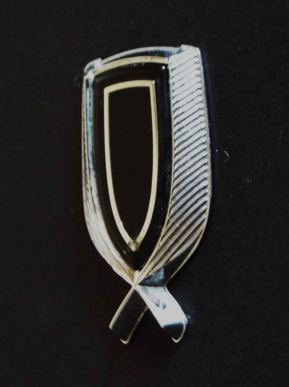 1985-1986-1987-1988-1989-1990-1991 Oldsmobile Cutlass Calais Dash Emblem-Badge