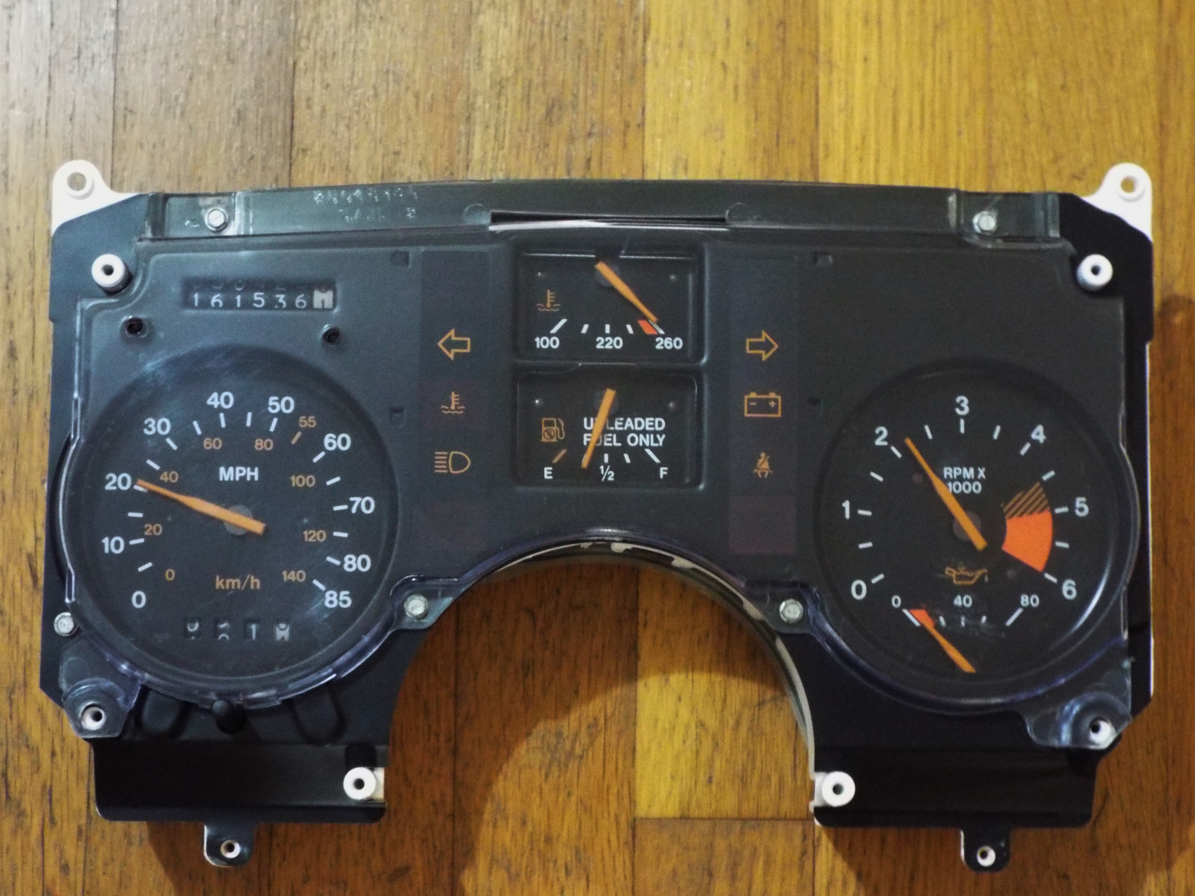 1984-1985-pontiac-fiero-instrument-cluster.jpg