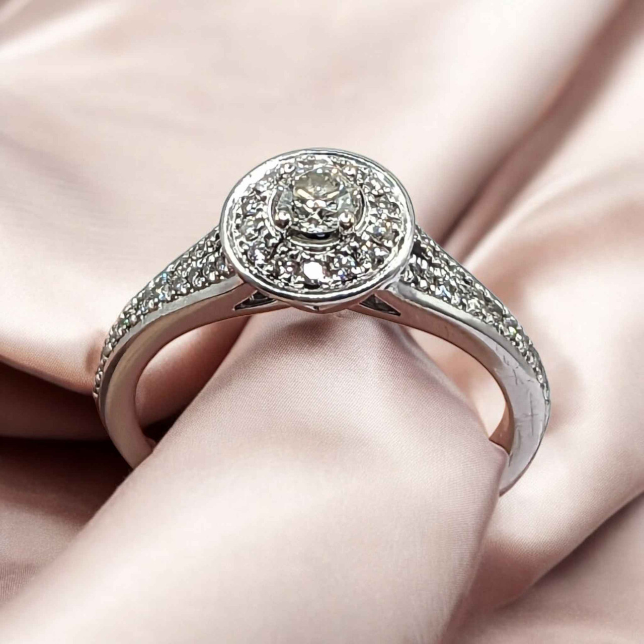 Round Vera Wang Anniversary Rings Vera Wang Love Collection 1-5/8 - Main Image
