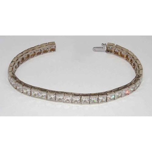 Amsterdam: Opulent Tennis Bracelet with 16.20ct Princess Diamonds .F/G Color VS2 Clarity