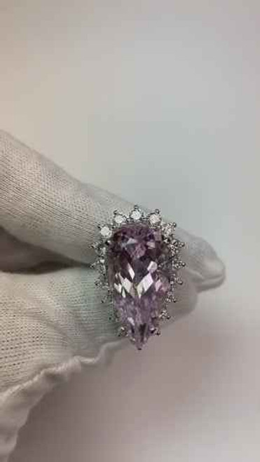 Luksus Kunzite Diamond Ring, 20 Carat Pear Kunzite Ring, VVS1 Diamond Accent Ring, High Jewelry Gemstone Ring, Bespoke Pink Kunzite Jewelry, Natural Earth-Maged Kunzite, Fine Jewelry Statement Ring, Collector&#39;s CLARRE GEMSTONE RING, Investment-Grade Kunzite, 14k White Gold Cockoil Ring, Ekkular Ring Ring Grade Grade Kunzite, 14K KUN GOLW COCKTAIL Ring, Eksklusiv ring Ring Ring Ring Ring Ring Ring Ring Ring Ring-ring. Håndlaget luksusring, Elite Gemstone Connoisseur Jewelry