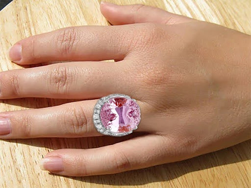 luxury kunzite diamond ring, 35 carat pink kunzite jewelry, VVS1 diamond accent ring, high jewelry gemstone ring, bespoke white gold ring, investment-grade kunzite, AAA clarity kunzite ring, statement gemstone cocktail ring, fine pink kunzite jewelry, 14K white gold designer ring, exclusive gemstone collector's piece, oval cut kunzite with diamonds, natural earth-mined gemstone ring, heirloom-quality kunzite ring, sophisticated high jewelry design