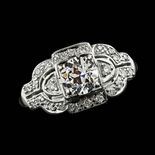 Victoria: Three .Stone Diamond Ring