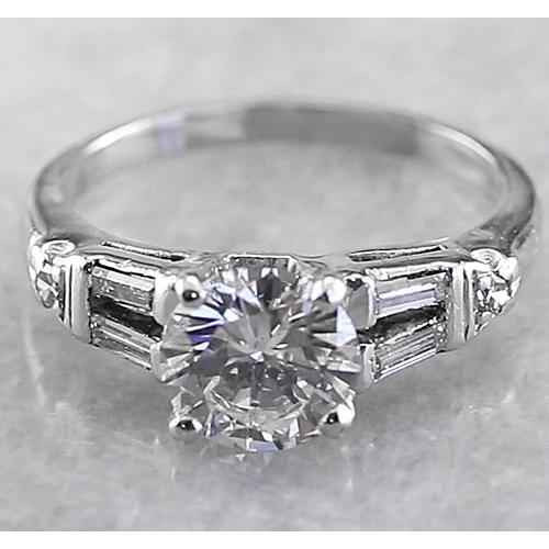 Isabella: Exquisite Solitaire Ring With Accent Diamonds .2.00ct Round Brilliant Diamond