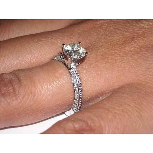 anillo de diamante de micro pavé de lujo, anillo de compromiso de diamantes de 2.26 quilates, joyería de diamante VS1 VVS1, anillo de diamante natural de color, anillo de oro blanco a medida, anillo de compromiso de joyería alta, anillo de diamantes de grado de inversión, joyero de diamantes de diámetro de diámetro de diámetro de diámetro de diámetro de diámetro de diámetro de diámetro de diámetro de diámetro de diámetro de diámetro de diámetro de diámetro de diámetro de diámetro de diámetro de diámetro de diámetro. escenario, anillo de diamantes del coleccionista, elegante artesanía de micro pavimento, prestigioso anillo de diamantes, anillo de compromiso de calidad de reliquia, exquisitos acentos de diamantes, joyas de lujo atemporales