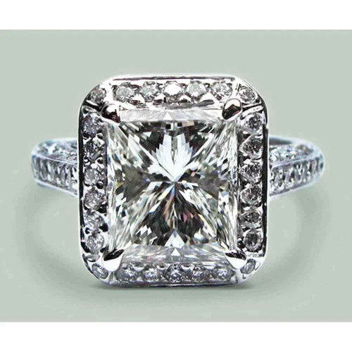 Vienna: Halo .Set Diamond Ring