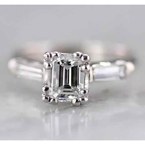 Vienna: Three .Stone Diamond Ring