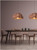 La iluminación colgante de restaurantes es un elemento esencial que establece el ambiente de cualquier establecimiento gastronómico. Agrega calidez, elegancia y carácter al espacio, creando un ambiente acogedor para los clientes. Las luces colgantes son una opción popular para los restaurantes, ya que pueden usarse para resaltar ciertas áreas del restaurante, como el bar o las mesas de comedor. Vienen en varios diseños, formas, tamaños y colores, lo que permite a los propietarios de restaurantes elegir un estilo que complementa el tema y la decoración de su establecimiento. Las luces colgantes también son ajustables, lo que significa que la iluminación se puede personalizar para adaptarse a diferentes ocasiones y estados de ánimo. Ya sea que se trate de una cena romántica o un almuerzo informal, la iluminación colgante se puede ajustar para crear la experiencia gastronómica perfecta. Con materiales de alta calidad y excelente artesanía, la iluminación colgante de restaurantes ofrece una solución de iluminación elegante y funcional para cualquier establecimiento de comidas.