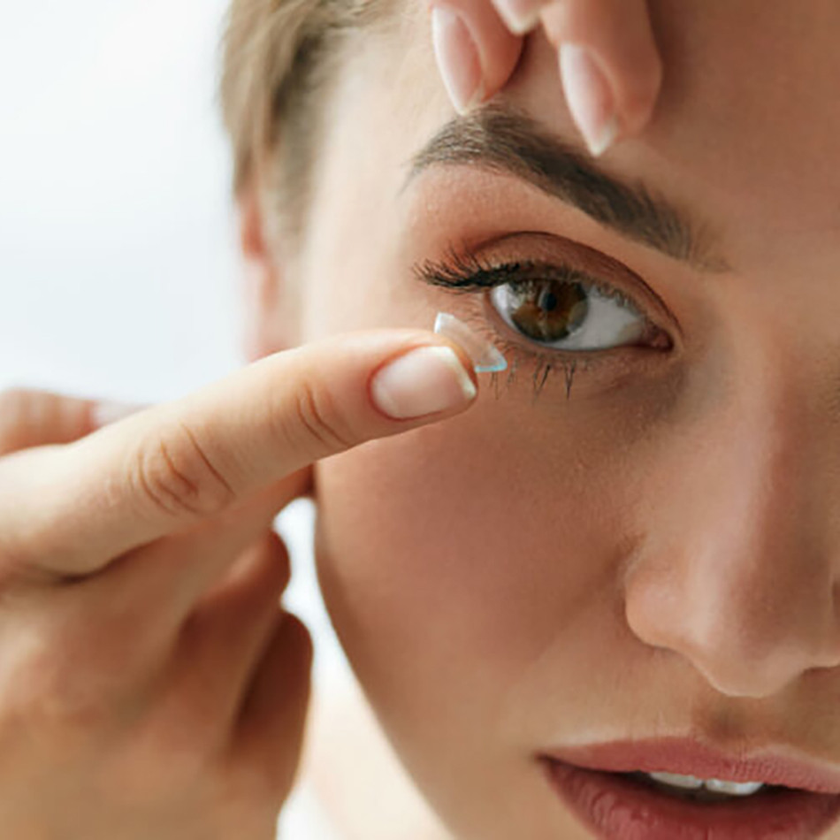 Contacts vs Glasses: What’s Best for Your Daily Routine?