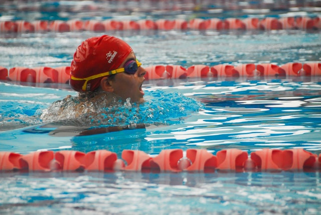 How Tight Should Swimming Goggles Be?