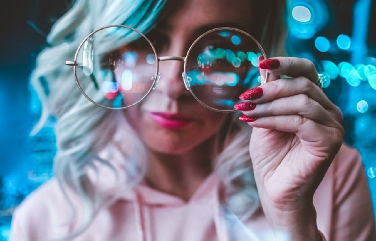 What Is an Anti Reflective Lens Coating?