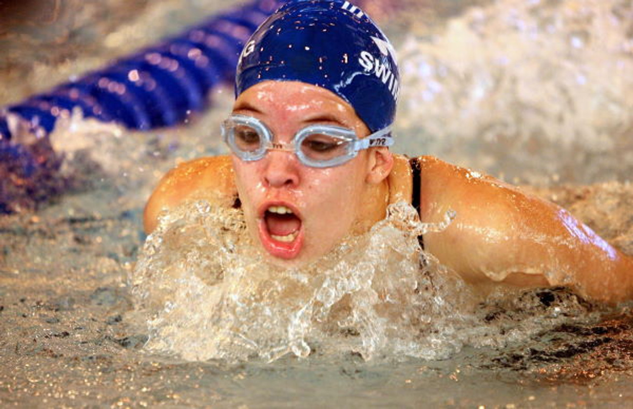 Can You Wear Swim Goggles Over Contact Lenses?