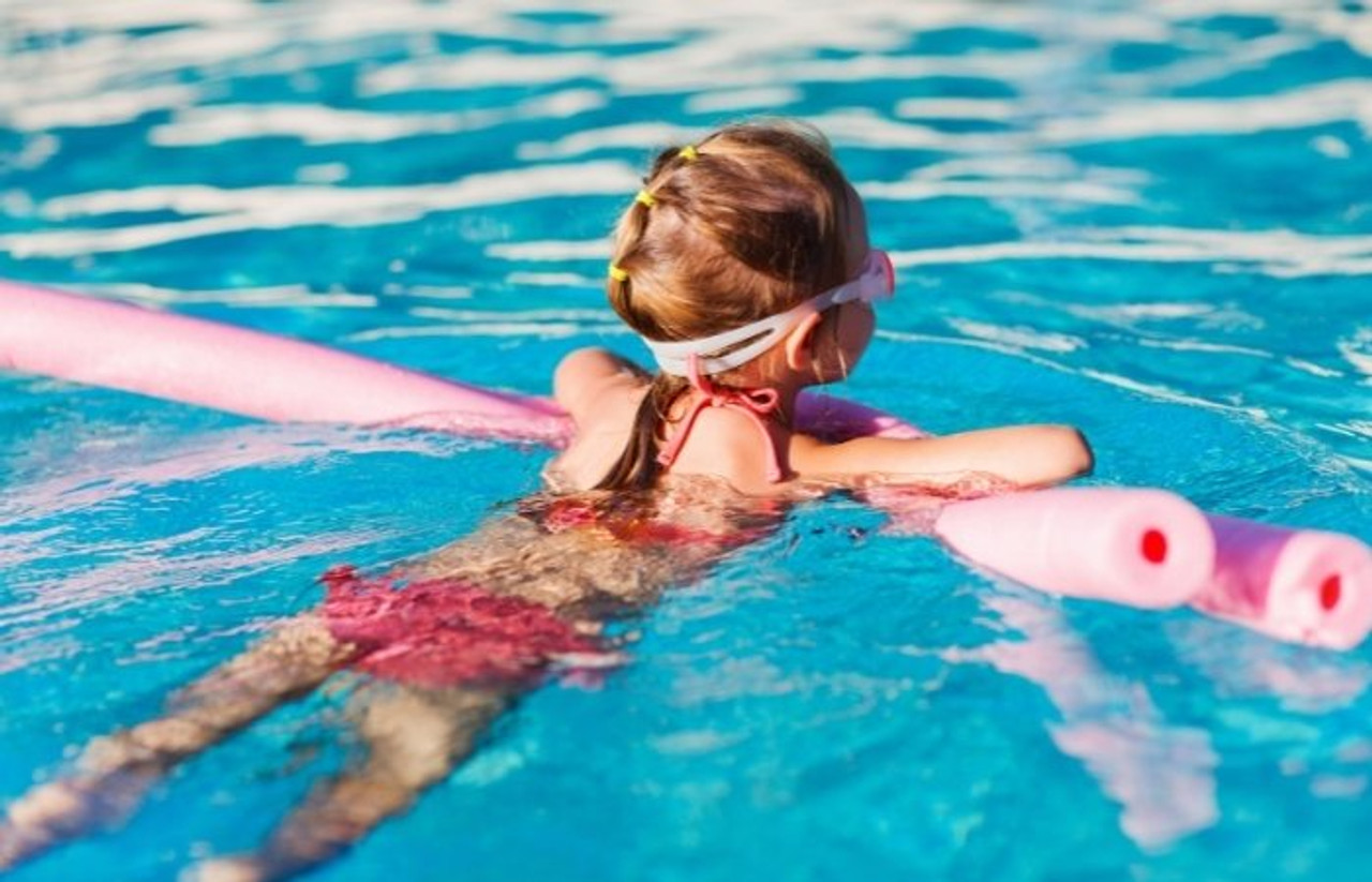 How do Prescription Swim Goggles Work in Both Air and Water?