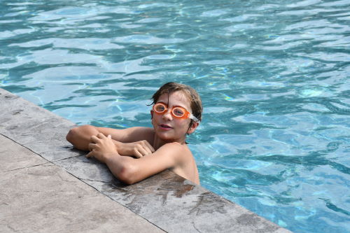 prescription swim goggles - goggles n more - boy in pool