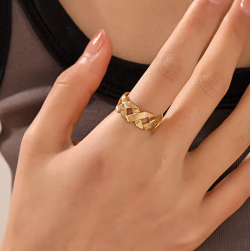 Interwoven Chain Adjustable 18K PVD Ring