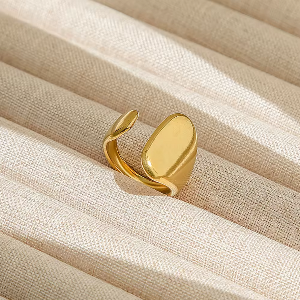 Solenne Sculpted Cuff Ring in 18 K PVD Gold Plated