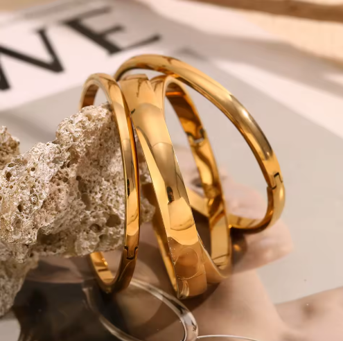 18K PVD Gold Plated Hinged Clasp Bangle Bracelet