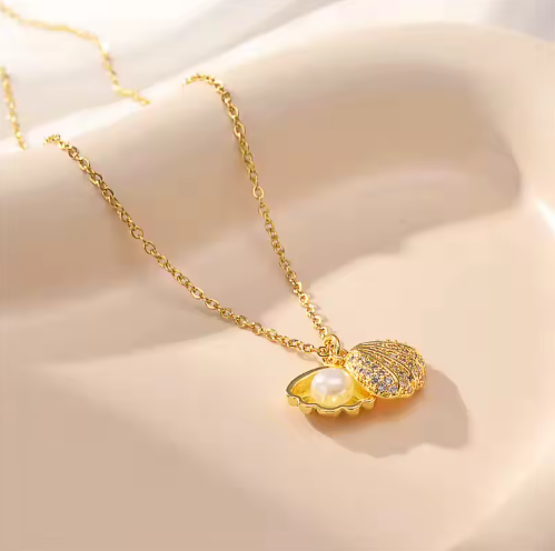18K Gold Plated Seashell Pearl Pendant Necklace