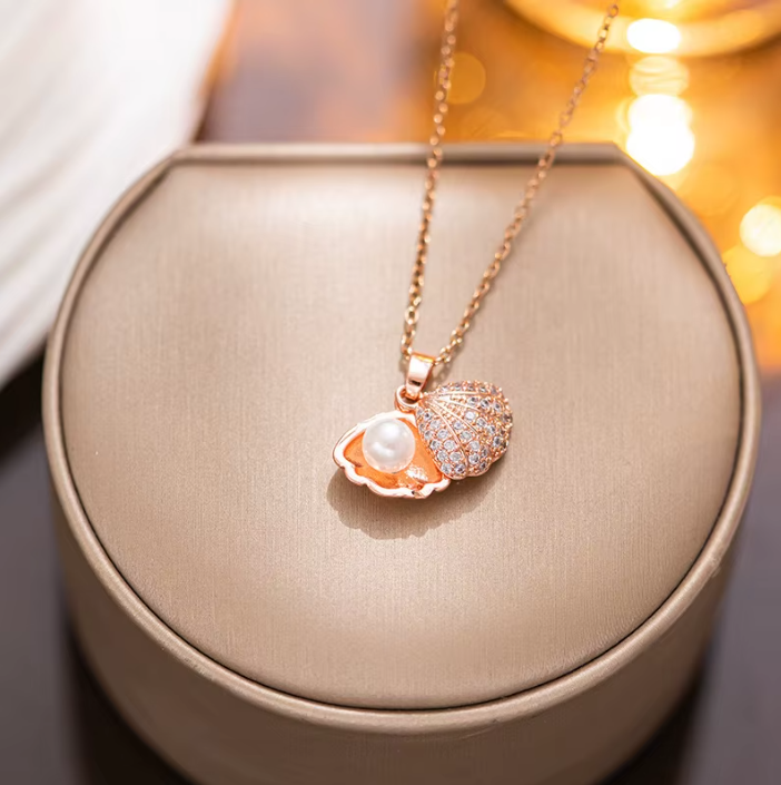 18K Gold Plated Seashell Pearl Pendant Necklace