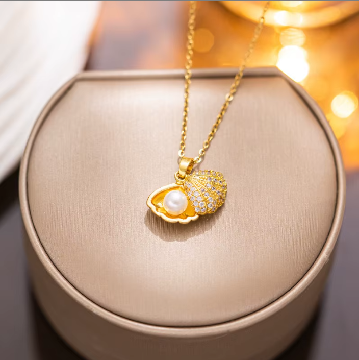 18K Gold Plated Seashell Pearl Pendant Necklace