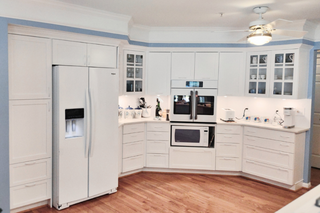 Ed’s Maryland kitchen using Shaker doors