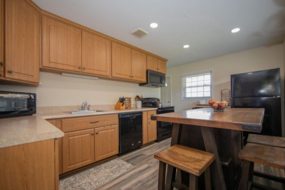 Before photo of Kathy kitchen prior to custom kitchen cabinets refacing with Bronco cabinet doors