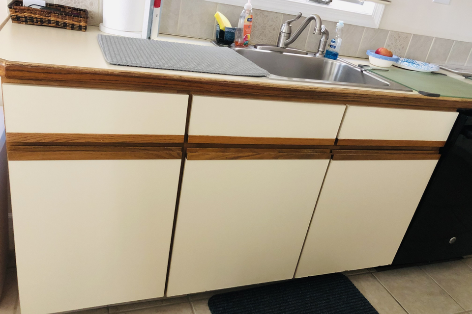 Before photo of Vincent beach home kitchen prior to custom kitchen cabinets refacing with shaker doors