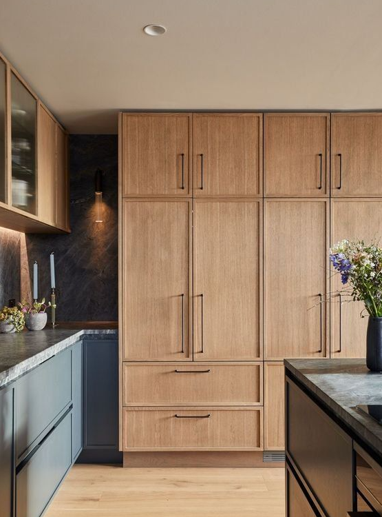 Classic Shaker in white oak — modern frameless kitchen