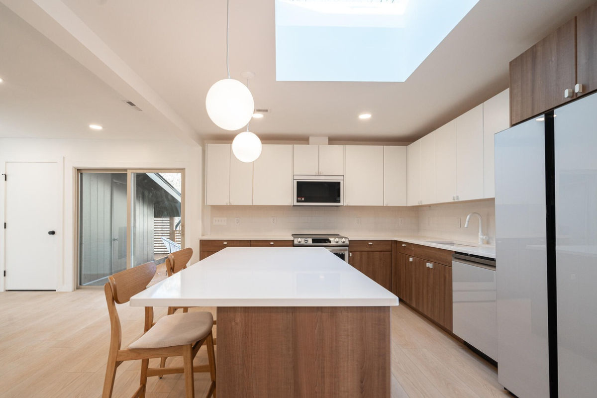 Mid-Century Modern Kitchen: Designer Tips by Kata - Cabinet Now