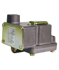 Barksdale Series D1T Diaphragm Pressure Switch, Housed, Single Setpoint, 0.4 to 18 PSI, D1T-B18SS-CS
